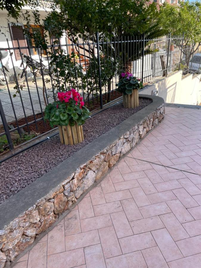 Apartment Aurora & Nicole Ideal Per Biker Con Terazza Vista Mare Parcheggio E Wi-Fi Gratuiti Pietra Ligure Luaran gambar