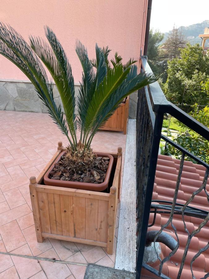 Apartment Aurora & Nicole Ideal Per Biker Con Terazza Vista Mare Parcheggio E Wi-Fi Gratuiti Pietra Ligure Luaran gambar