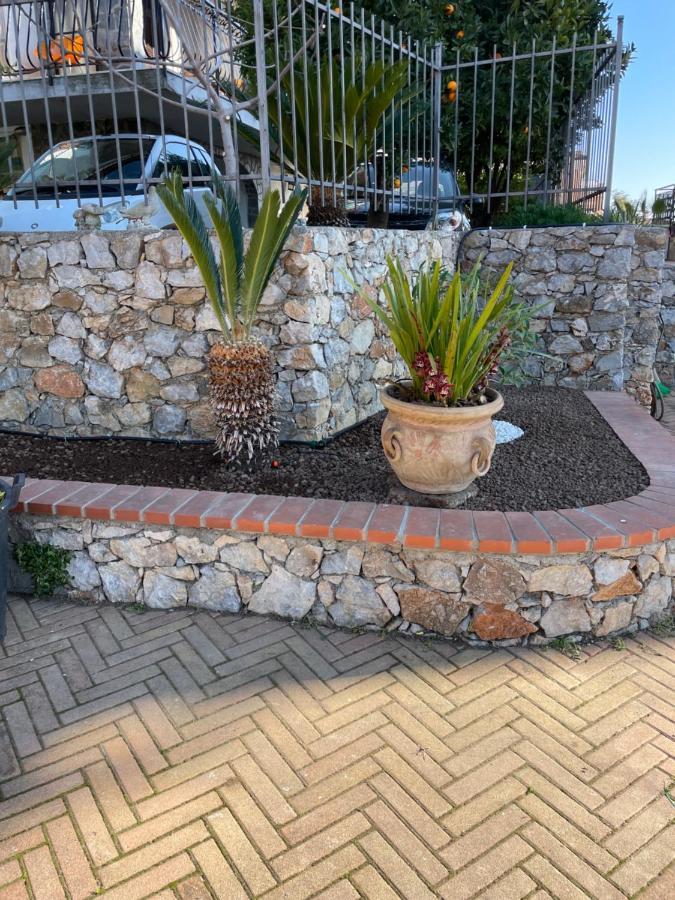 Apartment Aurora & Nicole Ideal Per Biker Con Terazza Vista Mare Parcheggio E Wi-Fi Gratuiti Pietra Ligure Luaran gambar