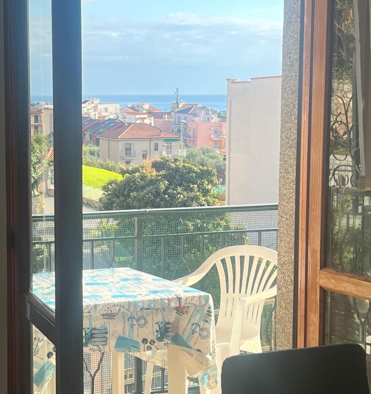 Apartment Aurora & Nicole Ideal Per Biker Con Terazza Vista Mare Parcheggio E Wi-Fi Gratuiti Pietra Ligure Luaran gambar