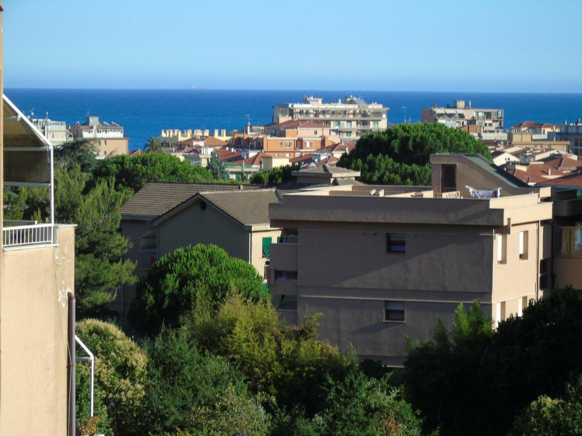 Apartment Aurora & Nicole Ideal Per Biker Con Terazza Vista Mare Parcheggio E Wi-Fi Gratuiti Pietra Ligure Luaran gambar